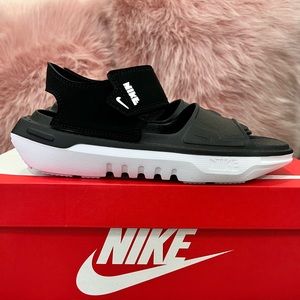 ✨NEW✨ Nike Sandals (Youth Size)